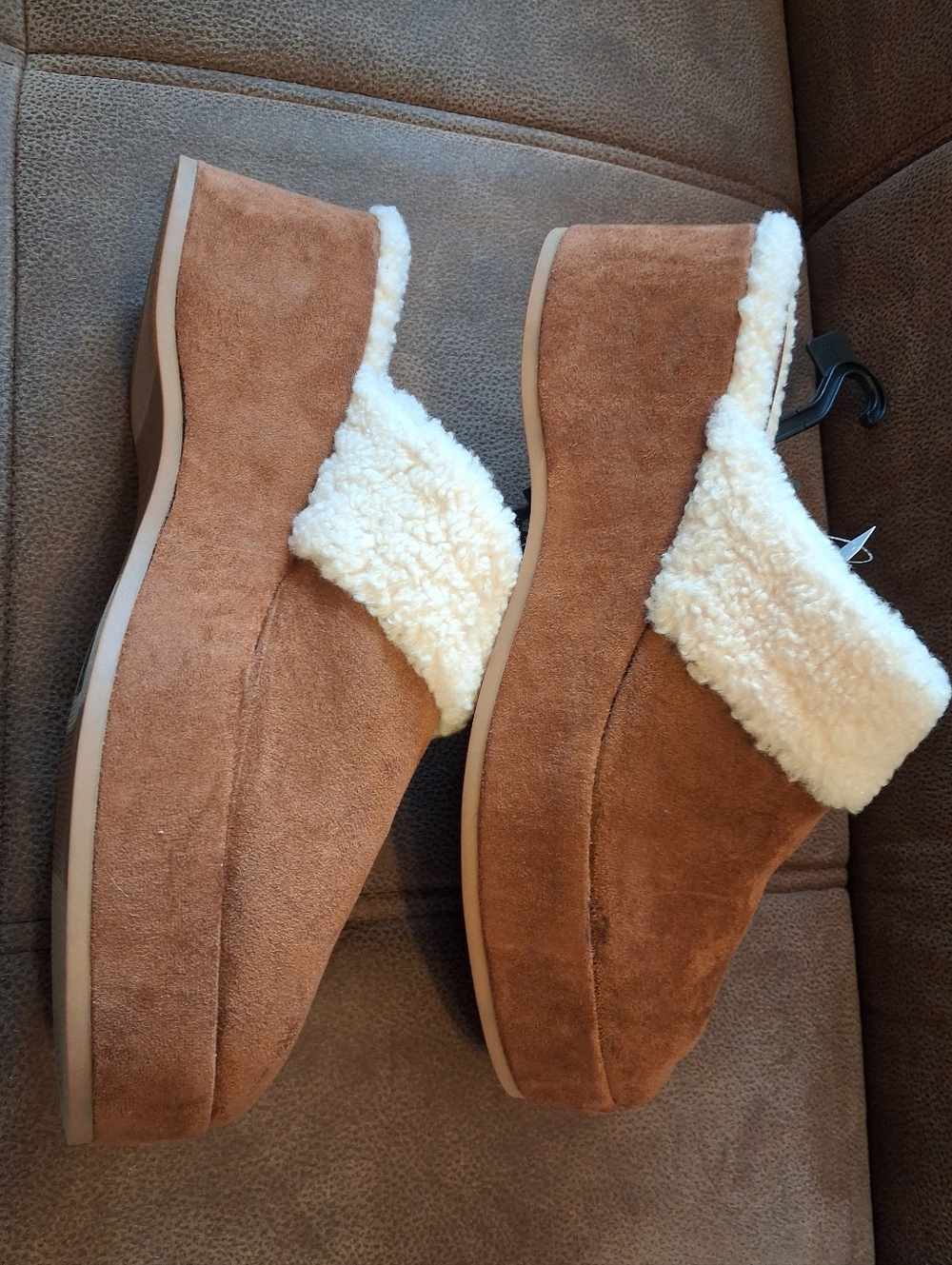 Time And Tru Faux Suede Clogs With Sherpa Lining Brown Size 11 - Picture 5 of 9